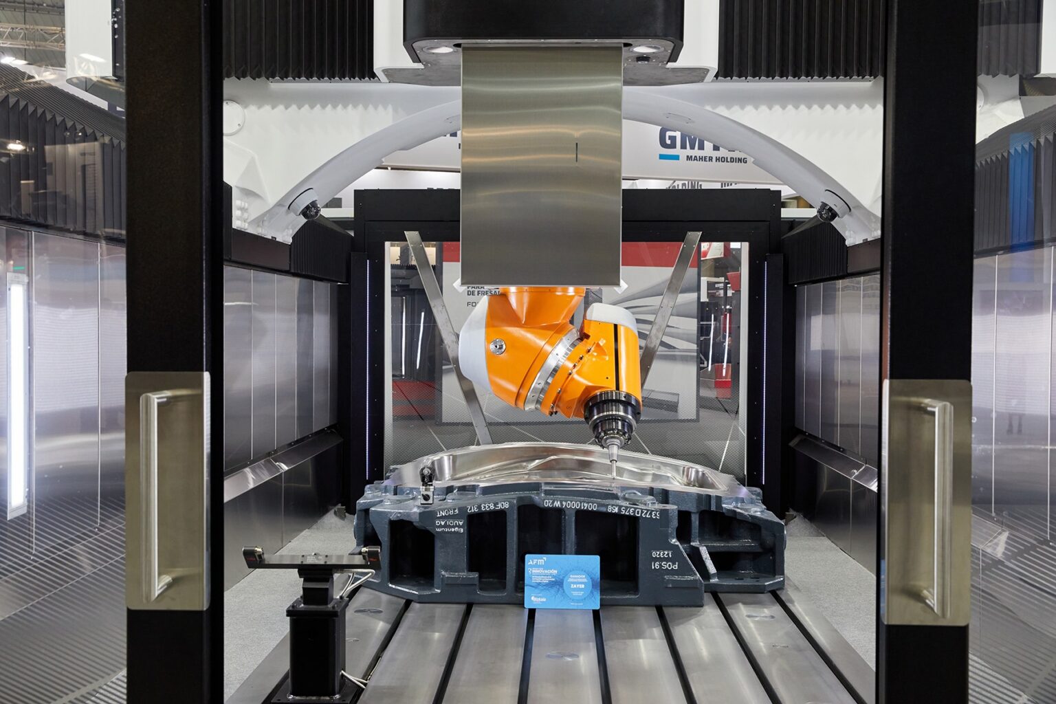 Hochpräzise CNC-Fräsmaschine bei Zayer EMC im Einsatz.