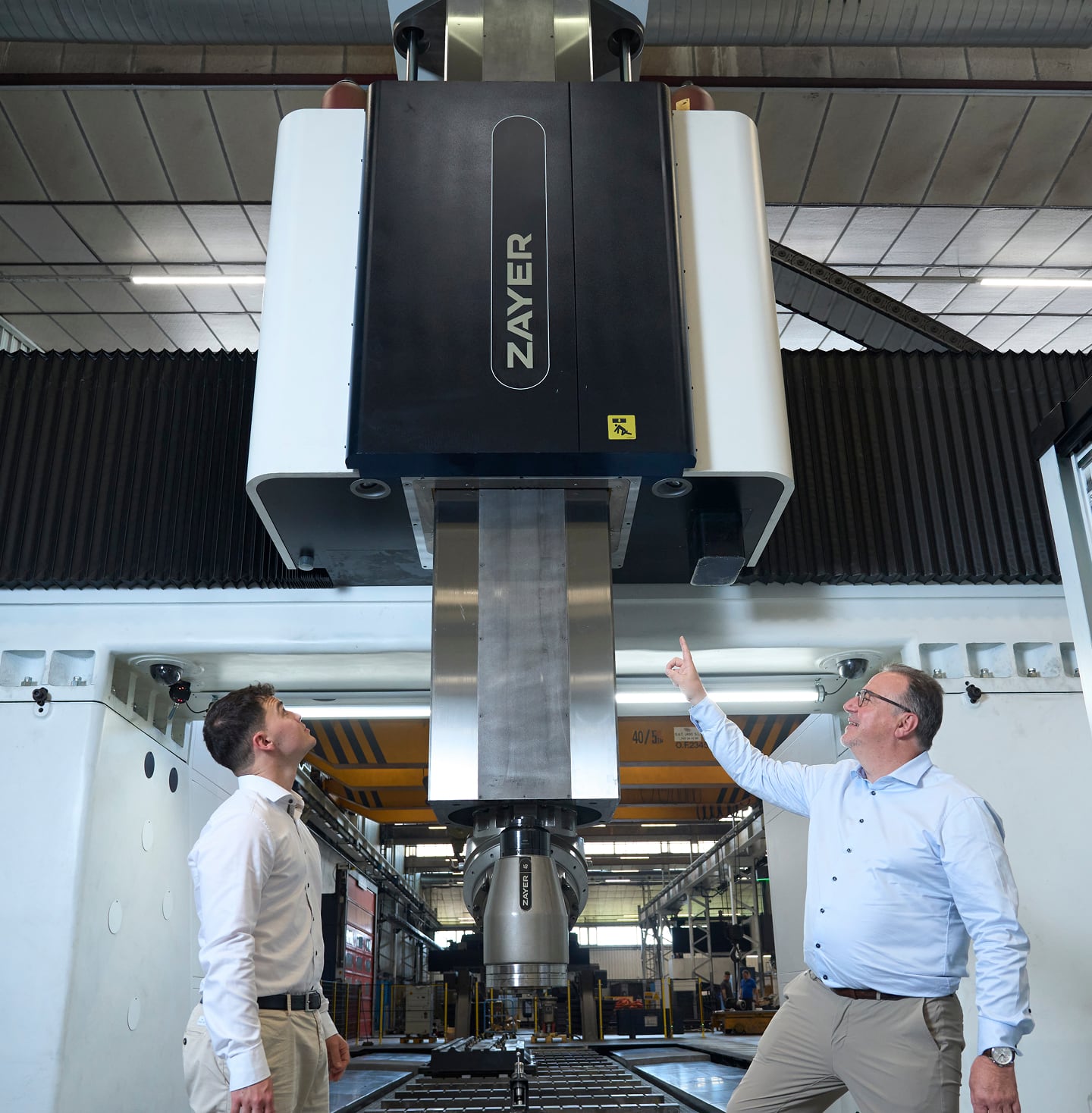 Große CNC-Fräsmaschine von Zayer EMC in industrieller Fertigung.