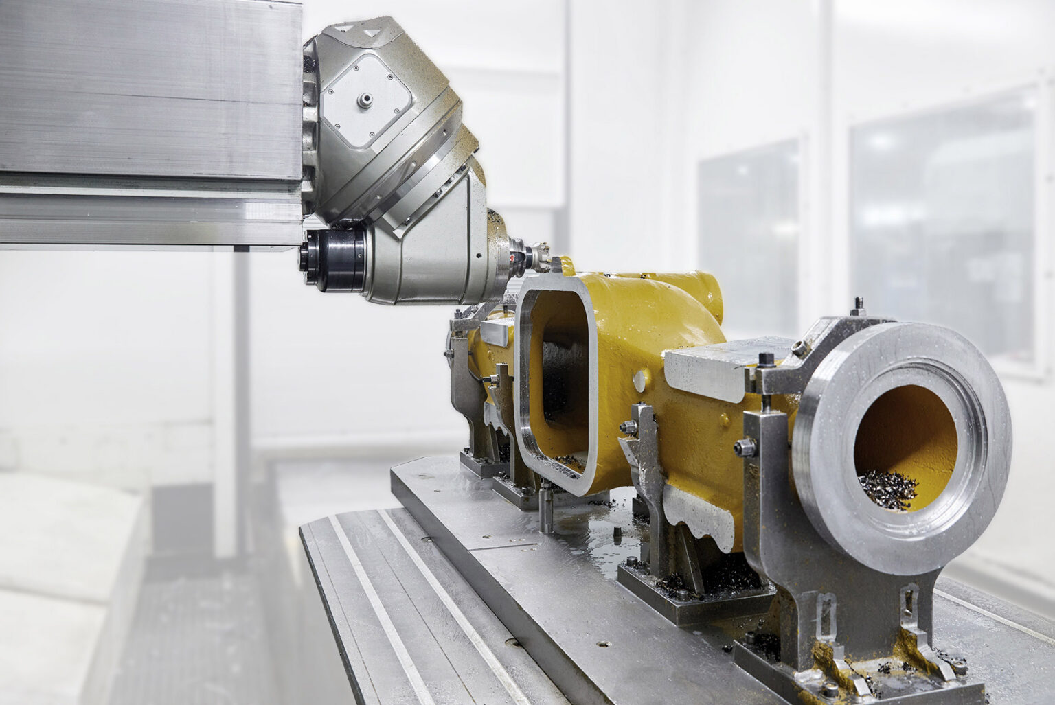 Hochpräzise CNC-Fräsmaschine von Zayer EMC für industrielle Bearbeitung.